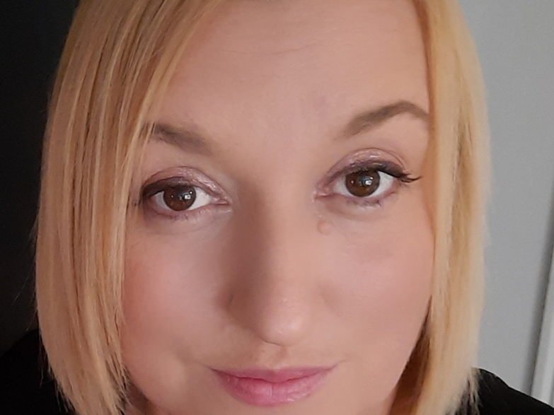 Amanda: Likes helping third sector organisations, baking and organising others.